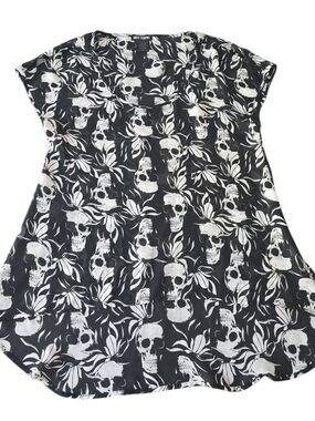 Hot Topic Skull Print High-Low Top 🖤 Size Medium